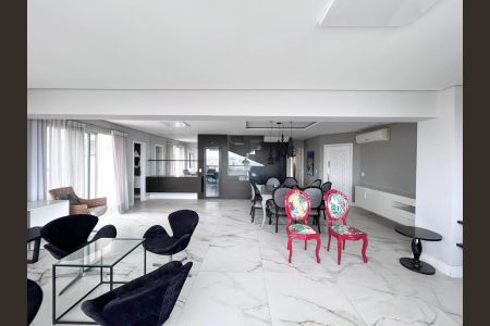 Apartamento à venda com 240m², 3 quartos e 4 vagasSala