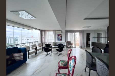 Apartamento à venda com 240m², 3 quartos e 4 vagasSala