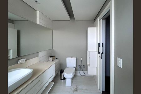 Apartamento à venda com 240m², 3 quartos e 4 vagasBanheiro Suíte 1 Ele