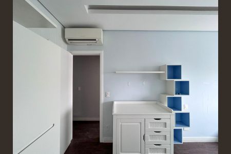 Apartamento à venda com 240m², 3 quartos e 4 vagasSuíte 2