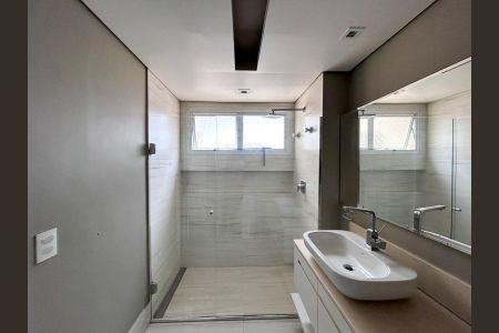 Apartamento à venda com 240m², 3 quartos e 4 vagasBanheiro Suíte 1 Ele