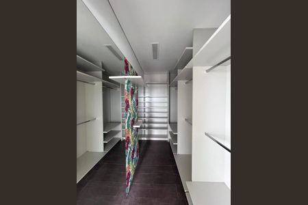 Apartamento à venda com 240m², 3 quartos e 4 vagasSuíte 1 Closet
