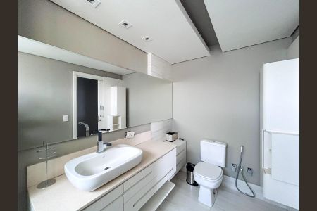 Apartamento à venda com 240m², 3 quartos e 4 vagasBanheiro Suíte 1 Ele