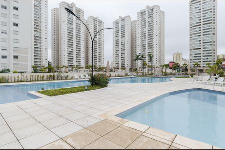 Apartamento à venda com 155m², 3 quartos e 3 vagas Apartamento à venda com 155m², 3 quartos e 3 vagasÁrea comum - Piscina