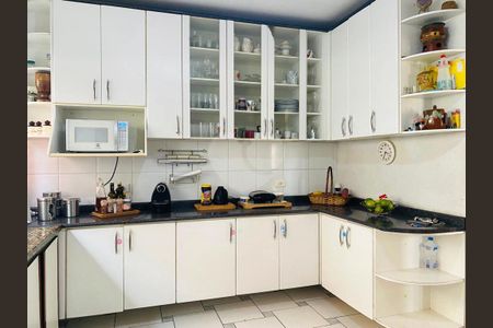 Casa à venda com 4 quartos, 325m² em Interlagos, São Paulo