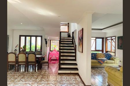 Casa à venda com 4 quartos, 325m² em Interlagos, São Paulo