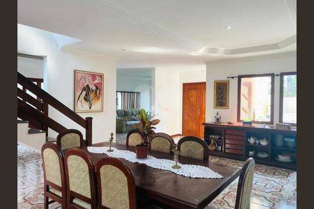 Casa à venda com 325m², 4 quartos e 3 vagas