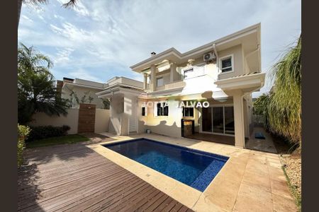 Casa de condomínio à venda com 273m², 4 quartos e 4 vagas