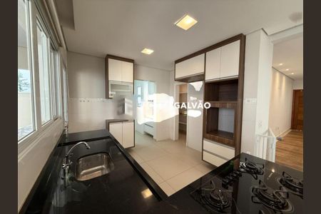 Casa de condomínio à venda com 273m², 4 quartos e 4 vagas