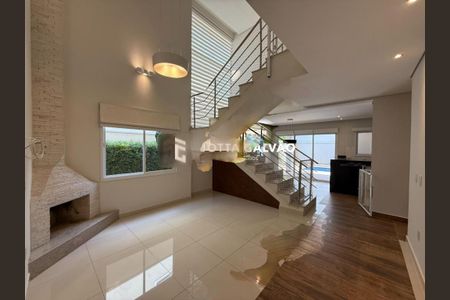 Casa de condomínio à venda com 273m², 4 quartos e 4 vagas