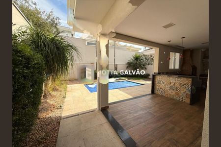 Casa de condomínio à venda com 273m², 4 quartos e 4 vagas