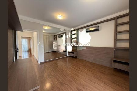 Casa de condomínio à venda com 273m², 4 quartos e 4 vagas