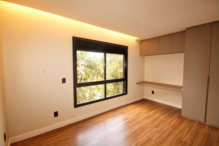 Casa de condomínio à venda com 403m², 4 quartos e 4 vagasquarto 2