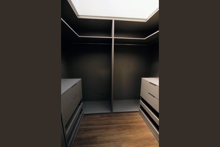 Casa de condomínio à venda com 403m², 4 quartos e 4 vagascloset