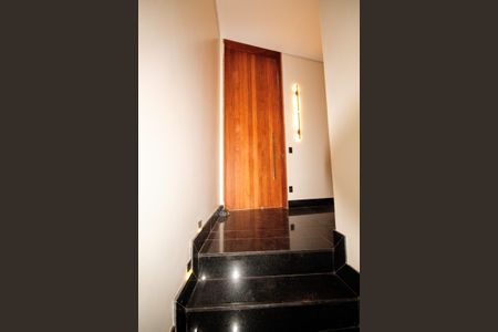 Casa de condomínio à venda com 403m², 4 quartos e 4 vagasporta