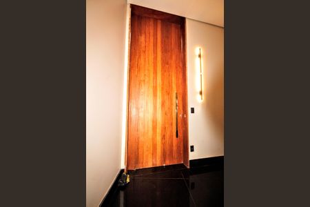 Casa de condomínio à venda com 403m², 4 quartos e 4 vagasporta