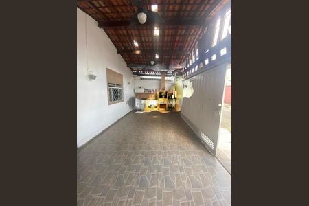 Casa à venda com 77m², 3 quartos e 3 vagas