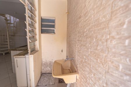 Casa para alugar com 98m², 2 quartos e 1 vaga Casa para alugar com 98m², 2 quartos e 1 vagaÁrea de Serviço