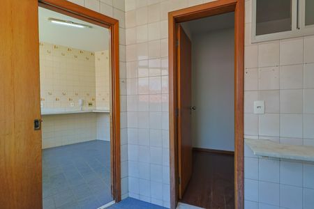 Apartamento à venda com 130m², 4 quartos e 3 vagas Apartamento à venda com 130m², 4 quartos e 3 vagasÁrea de Serviço