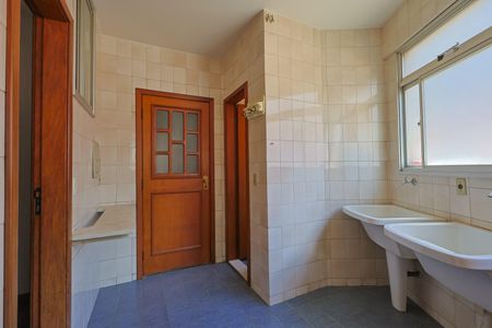 Apartamento à venda com 130m², 4 quartos e 3 vagas Apartamento à venda com 130m², 4 quartos e 3 vagasÁrea de Serviço