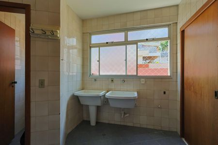 Apartamento à venda com 130m², 4 quartos e 3 vagas Apartamento à venda com 130m², 4 quartos e 3 vagasÁrea de Serviço