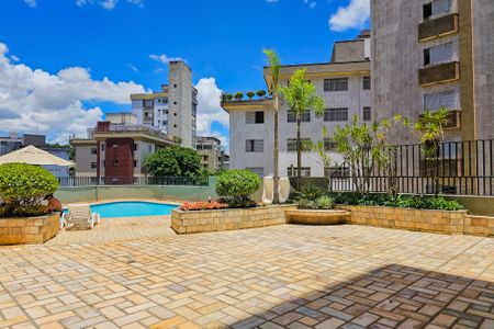 Apartamento à venda com 130m², 4 quartos e 3 vagas Apartamento à venda com 130m², 4 quartos e 3 vagasÁrea comum - Piscina