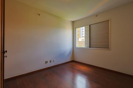 Apartamento à venda com 130m², 4 quartos e 3 vagas Apartamento à venda com 130m², 4 quartos e 3 vagasQuarto 1