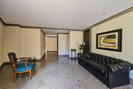 Apartamento à venda com 130m², 4 quartos e 3 vagas Apartamento à venda com 130m², 4 quartos e 3 vagasHall de entrada