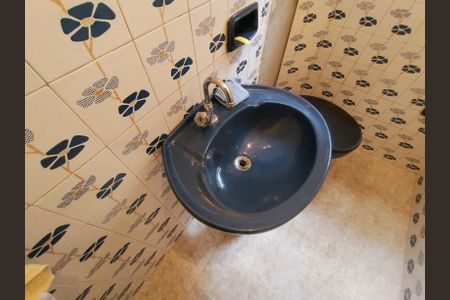 Casa à venda com 100m², 2 quartos e 2 vagasBanheiro social 2