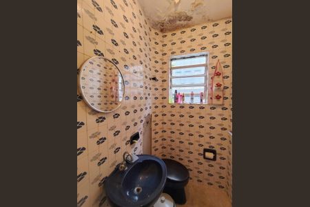 Casa à venda com 100m², 2 quartos e 2 vagasBanheiro social 2