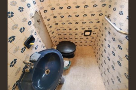 Casa à venda com 100m², 2 quartos e 2 vagasBanheiro social 2