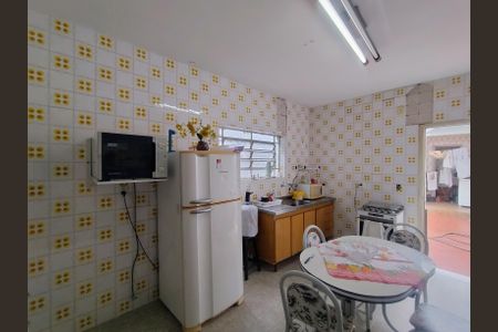 Casa à venda com 100m², 2 quartos e 2 vagasCozinha 