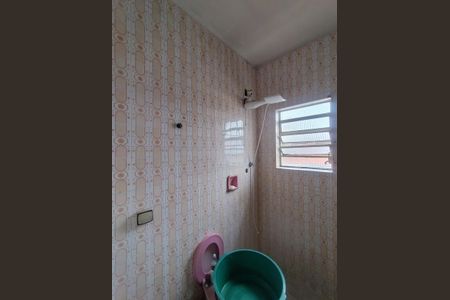 Casa à venda com 100m², 2 quartos e 2 vagasBanheiro social 