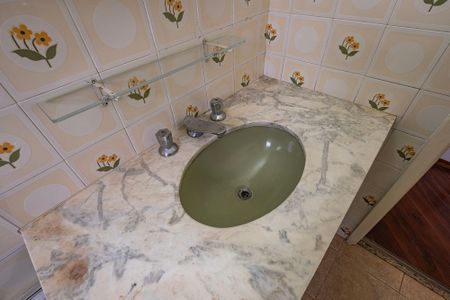 Apartamento para alugar com 75m², 2 quartos e 1 vaga Apartamento para alugar com 75m², 2 quartos e 1 vagaBanheiro social
