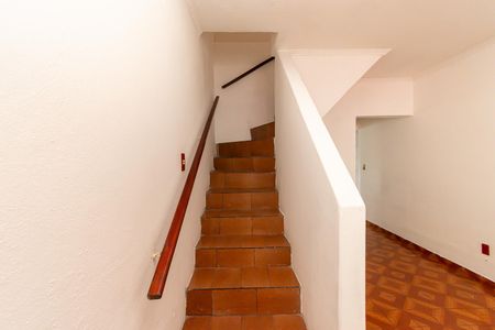 Escada de casa para alugar com 3 quartos, 278m² em Jardim Vera Cruz(zona Leste), São Paulo