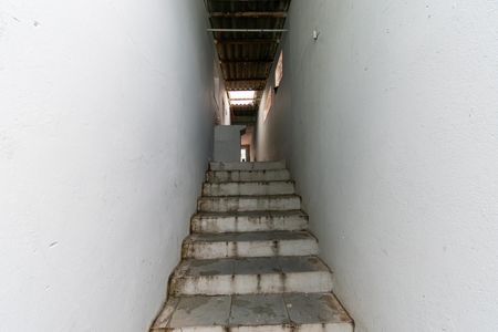 Casa para alugar com 250m², 3 quartos e 2 vagas Casa para alugar com 250m², 3 quartos e 2 vagasEscada