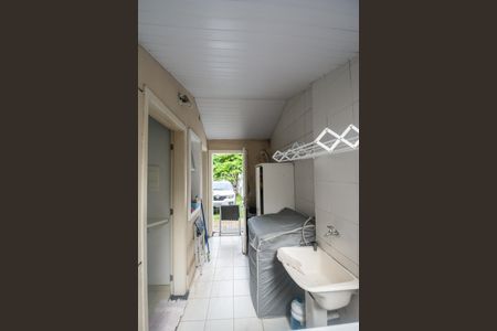 Casa de condomínio à venda com 192m², 4 quartos e 7 vagas Casa de condomínio à venda com 192m², 4 quartos e 7 vagasÁrea de Serviço