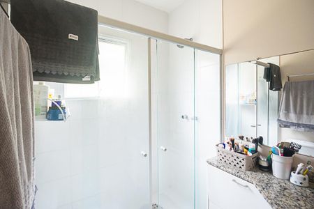 Casa de condomínio à venda com 192m², 4 quartos e 7 vagas Casa de condomínio à venda com 192m², 4 quartos e 7 vagasBanheiro da Suíte