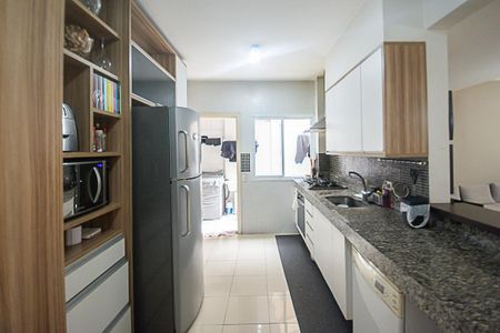 Casa de condomínio à venda com 192m², 4 quartos e 7 vagas Casa de condomínio à venda com 192m², 4 quartos e 7 vagasCozinha