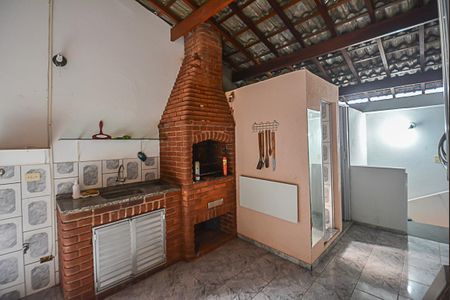 Casa à venda com 220m², 3 quartos e 2 vagas Casa à venda com 220m², 3 quartos e 2 vagasChurrasqueira