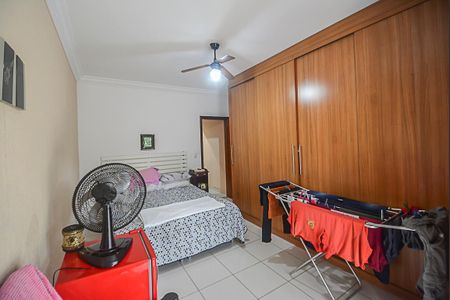 Casa à venda com 220m², 3 quartos e 2 vagas Casa à venda com 220m², 3 quartos e 2 vagasQuarto Suíte