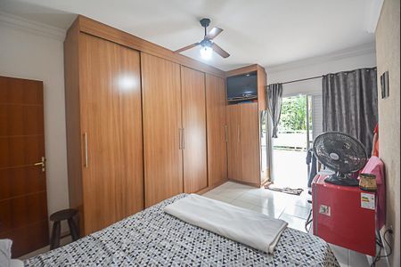 Casa à venda com 220m², 3 quartos e 2 vagas Casa à venda com 220m², 3 quartos e 2 vagasQuarto Suíte