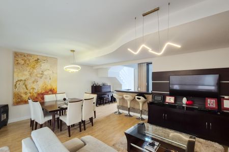 Casa de condomínio à venda com 192m², 3 quartos e 7 vagas Casa de condomínio à venda com 192m², 3 quartos e 7 vagasSala