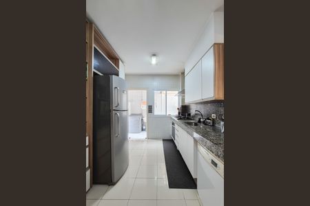 Casa de condomínio à venda com 192m², 3 quartos e 7 vagas Casa de condomínio à venda com 192m², 3 quartos e 7 vagasCozinha - Armários