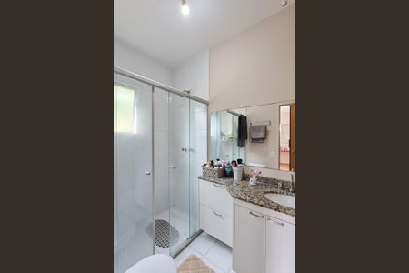 Casa de condomínio à venda com 192m², 3 quartos e 7 vagas Casa de condomínio à venda com 192m², 3 quartos e 7 vagasBanheiro da Suíte