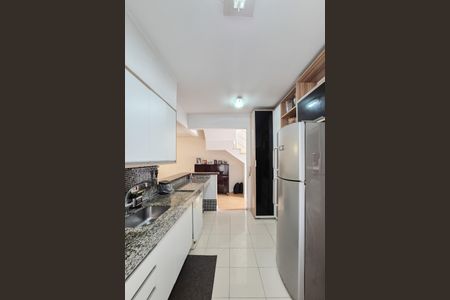 Casa de condomínio à venda com 192m², 3 quartos e 7 vagas Casa de condomínio à venda com 192m², 3 quartos e 7 vagasCozinha - Armários