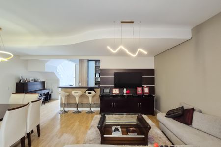 Casa de condomínio à venda com 192m², 3 quartos e 7 vagas Casa de condomínio à venda com 192m², 3 quartos e 7 vagasSala