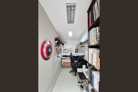 Casa de condomínio à venda com 192m², 3 quartos e 7 vagas Casa de condomínio à venda com 192m², 3 quartos e 7 vagasEscritório