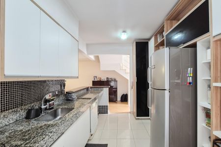 Casa de condomínio à venda com 192m², 3 quartos e 7 vagas Casa de condomínio à venda com 192m², 3 quartos e 7 vagasCozinha - Armários