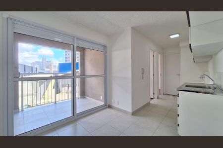 Sala/Cozinha/Área de serviço de apartamento para alugar com 2 quartos, 37m² em Parque Industrial Tomas Edson, São Paulo